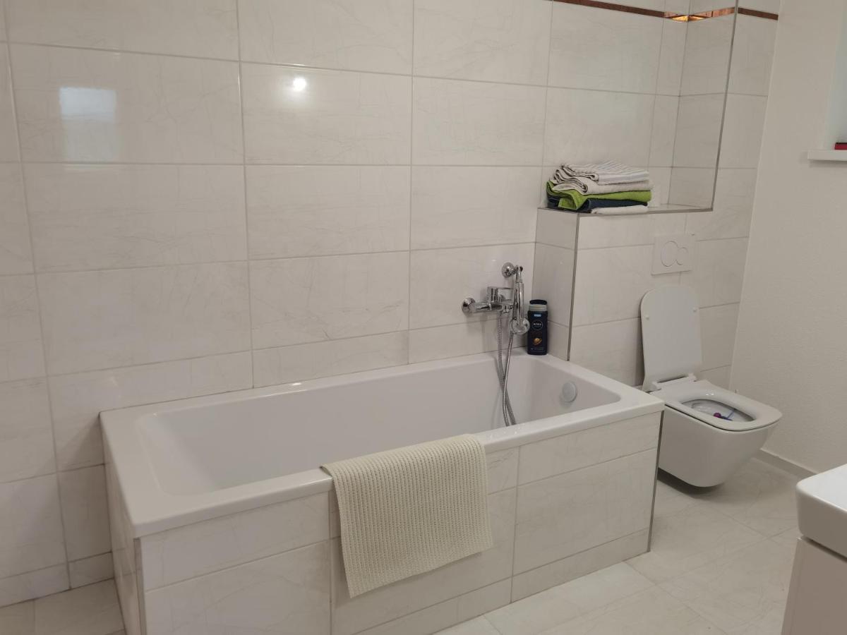 Apartamento Sunset House Piestany Cervena Veza Banka Exterior foto